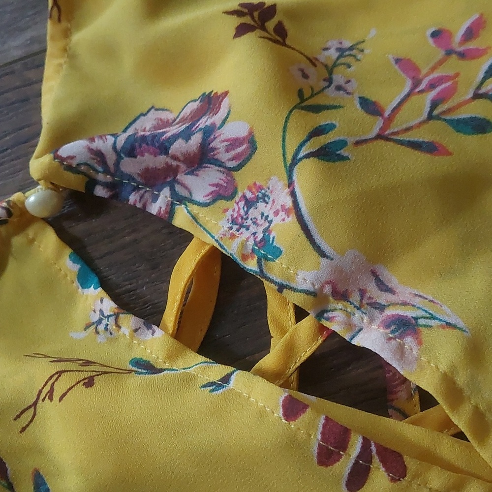 Floral blouse‎ - Picture 7 of 7